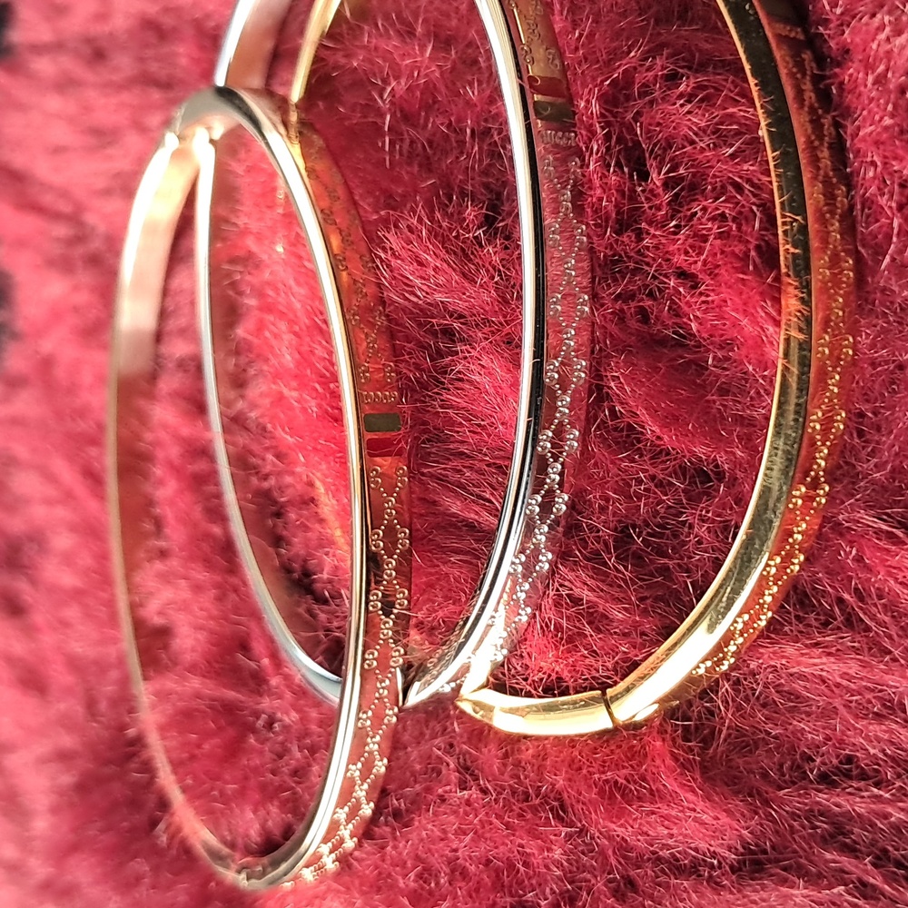 A set of 3 fashion design bracelet